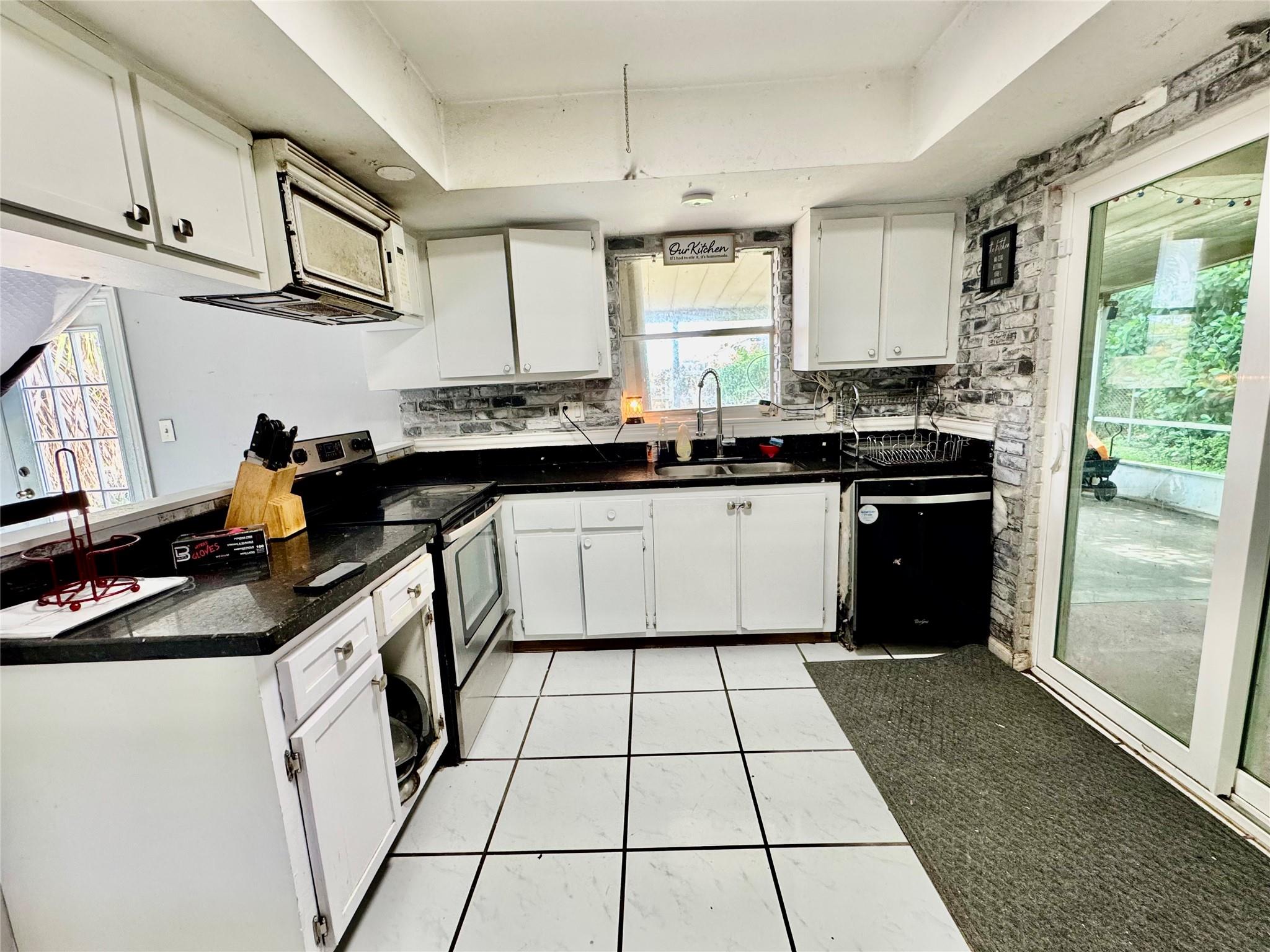 8212 NW 74th Ter Tamarac, FL 33321