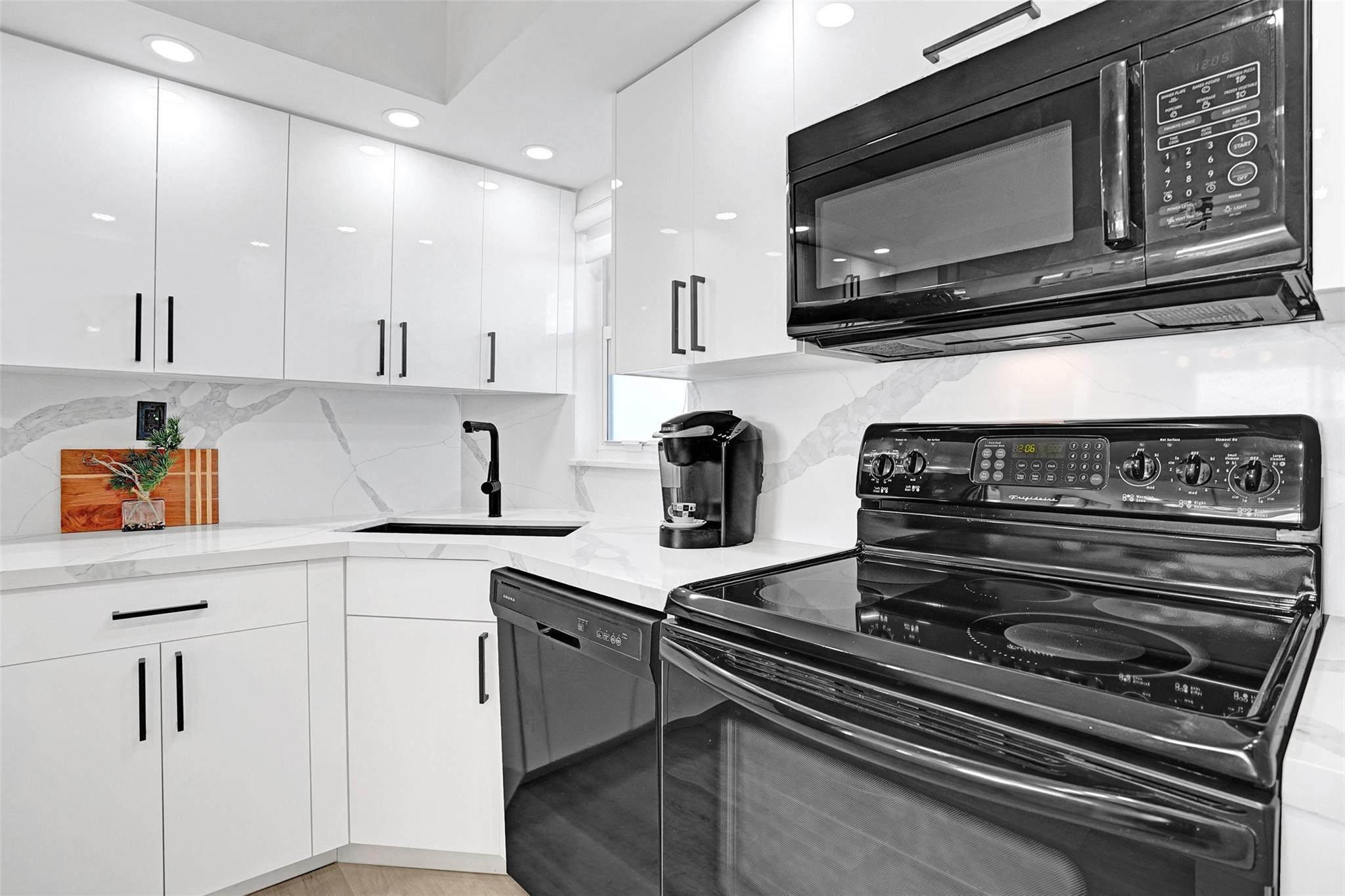 8900 Washington Blvd #PH11 Hollywood, FL 33025