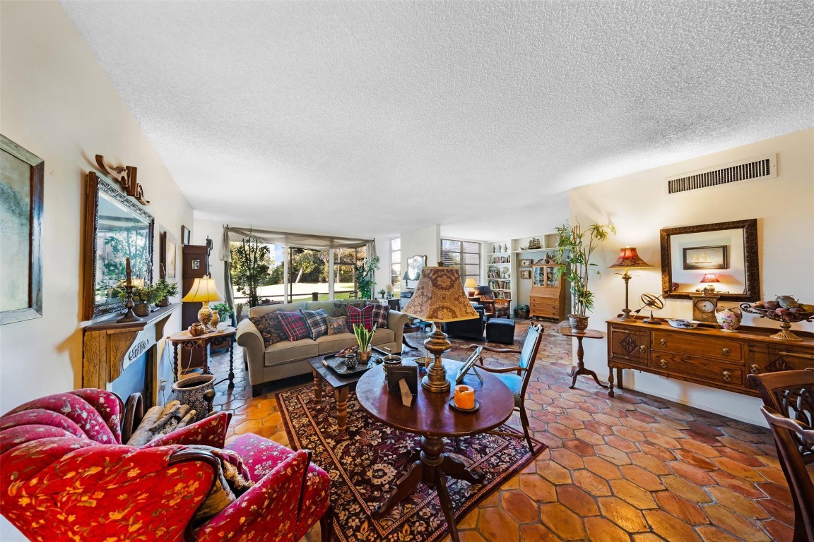 3930 Oaks Clubhouse #105