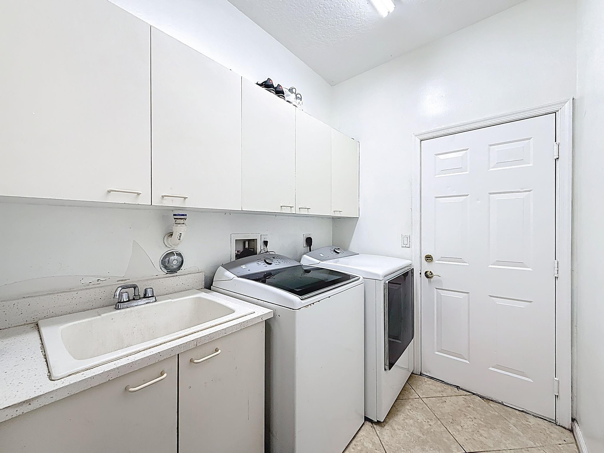 16918 SW 16th Pembroke Pines, FL 33027