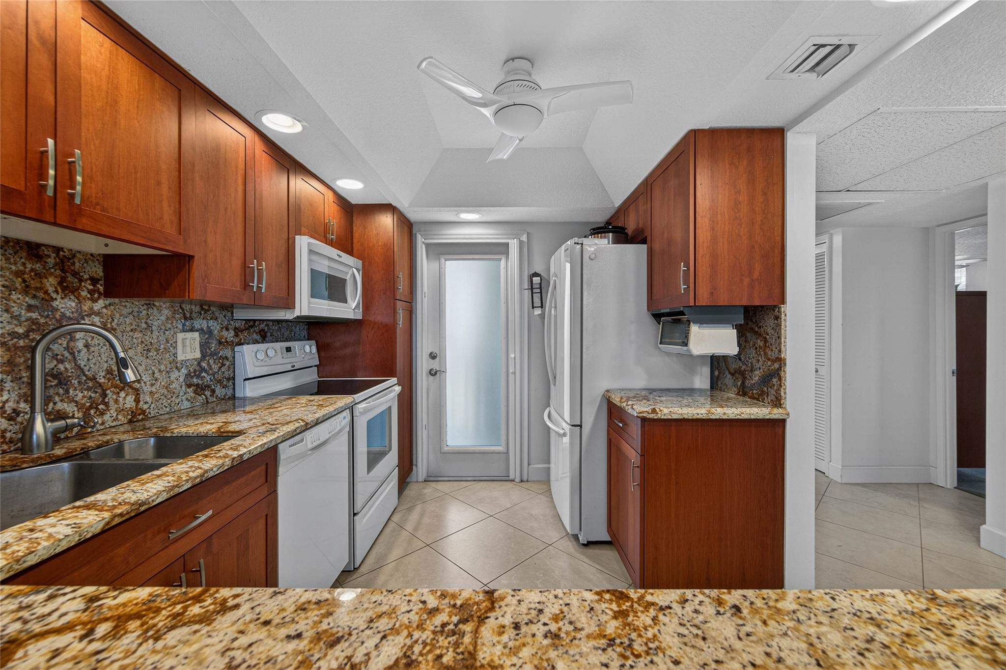 3150 NE 48th #414 Lighthouse Point, FL 33064