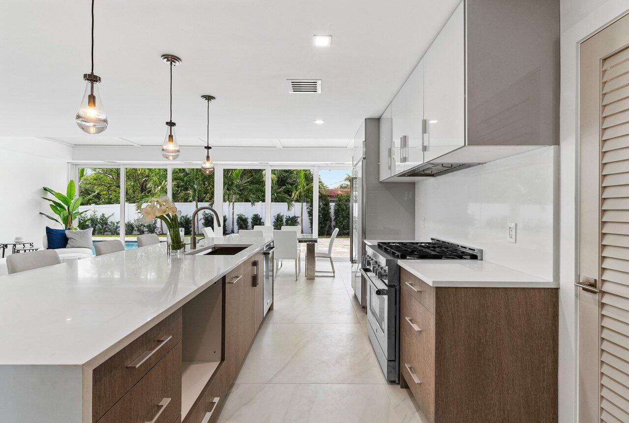 902 SW 27th Pl Boynton Beach, FL 33435