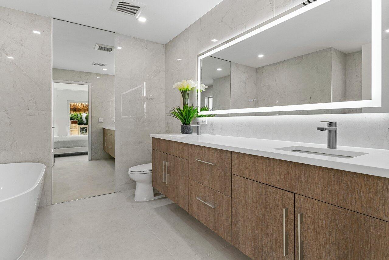 902 SW 27th Pl Boynton Beach, FL 33435