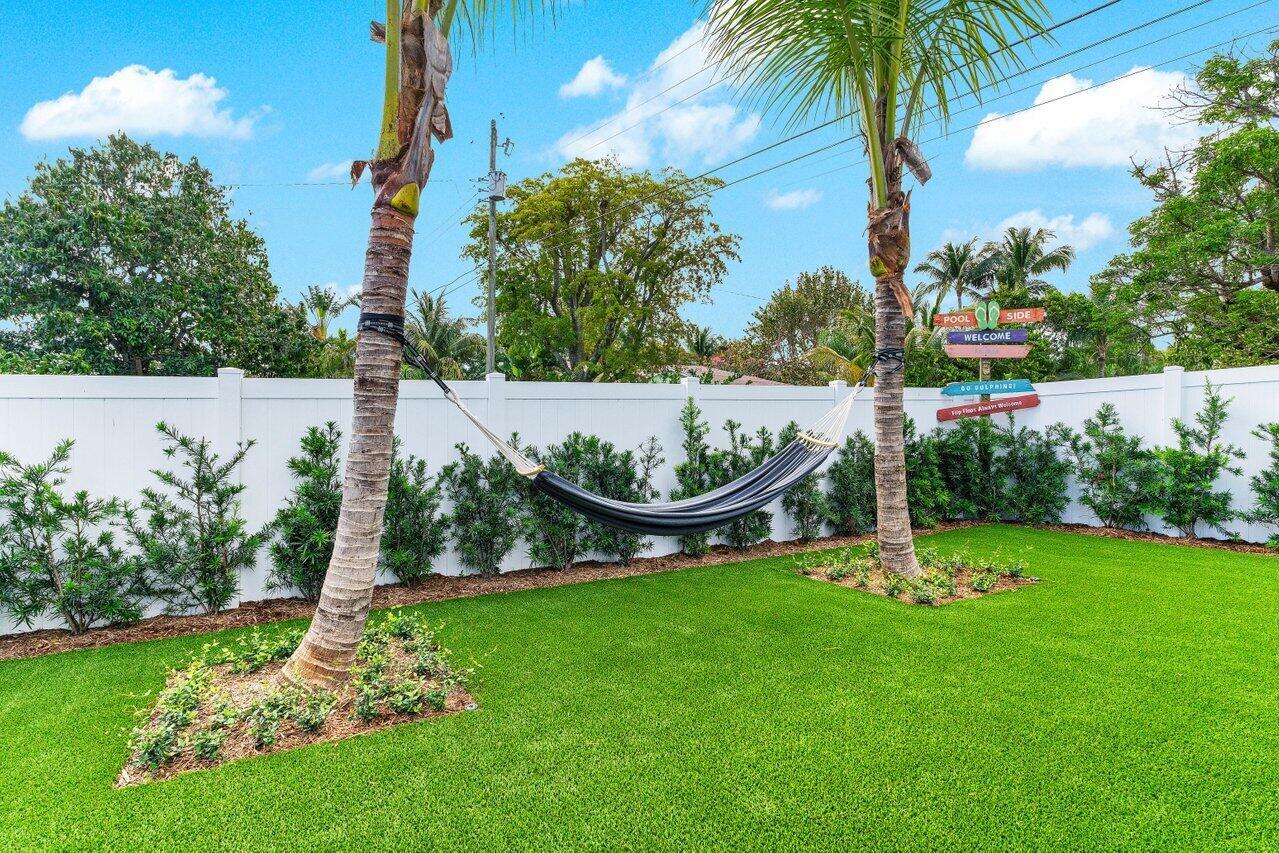 902 SW 27th Pl Boynton Beach, FL 33435