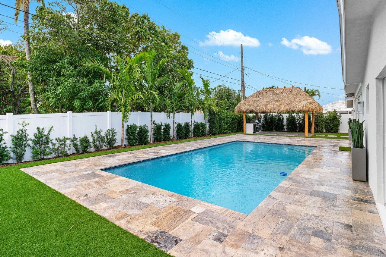 902 SW 27th Pl Boynton Beach, FL 33435