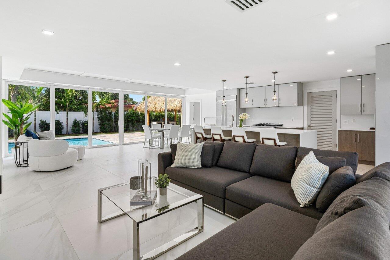 902 SW 27th Pl Boynton Beach, FL 33435