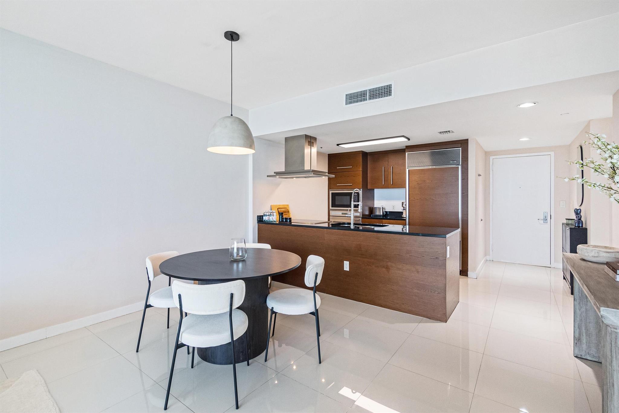 image ICON BRICKELL NO TWO14