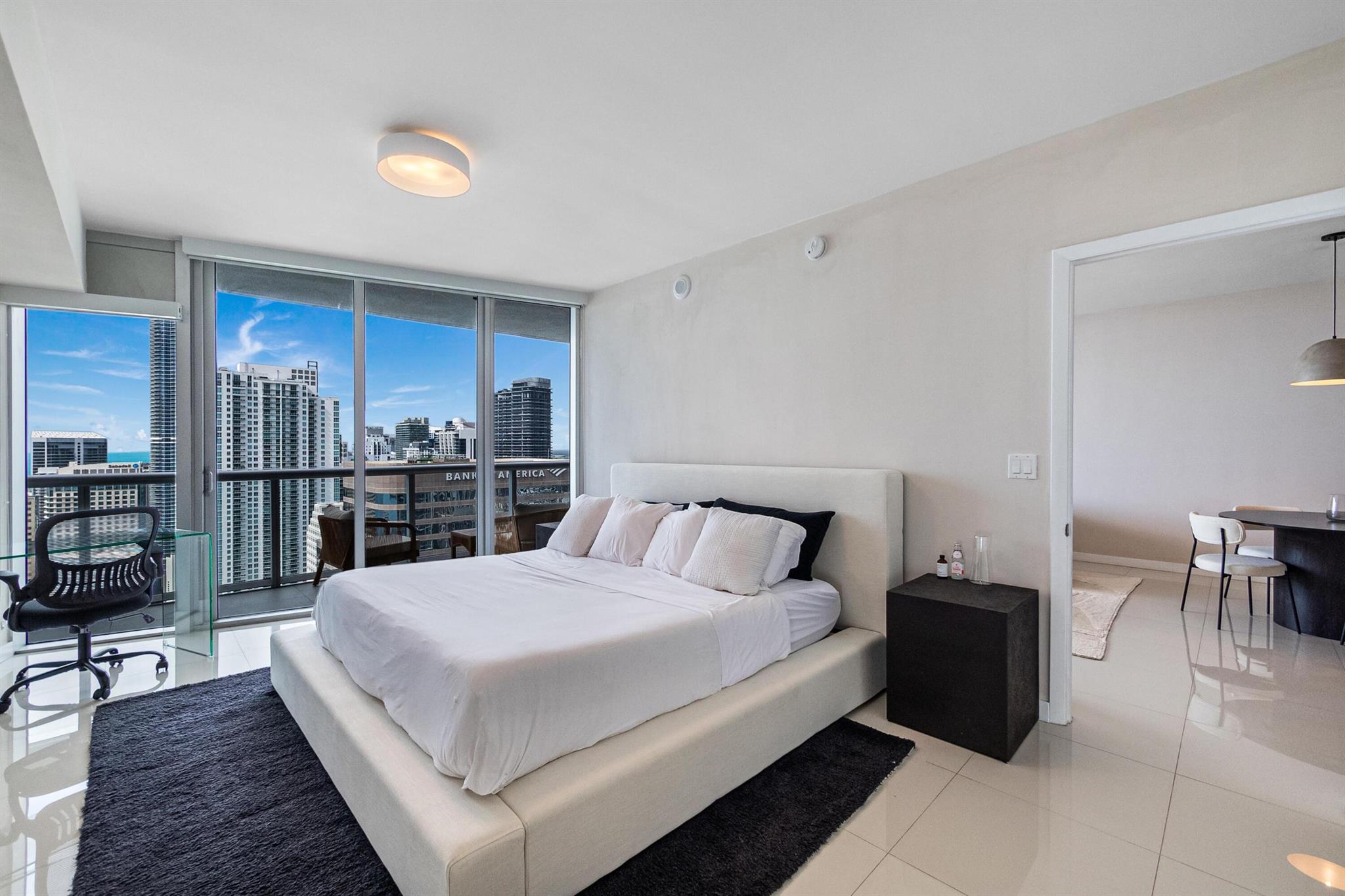 image ICON BRICKELL NO TWO16