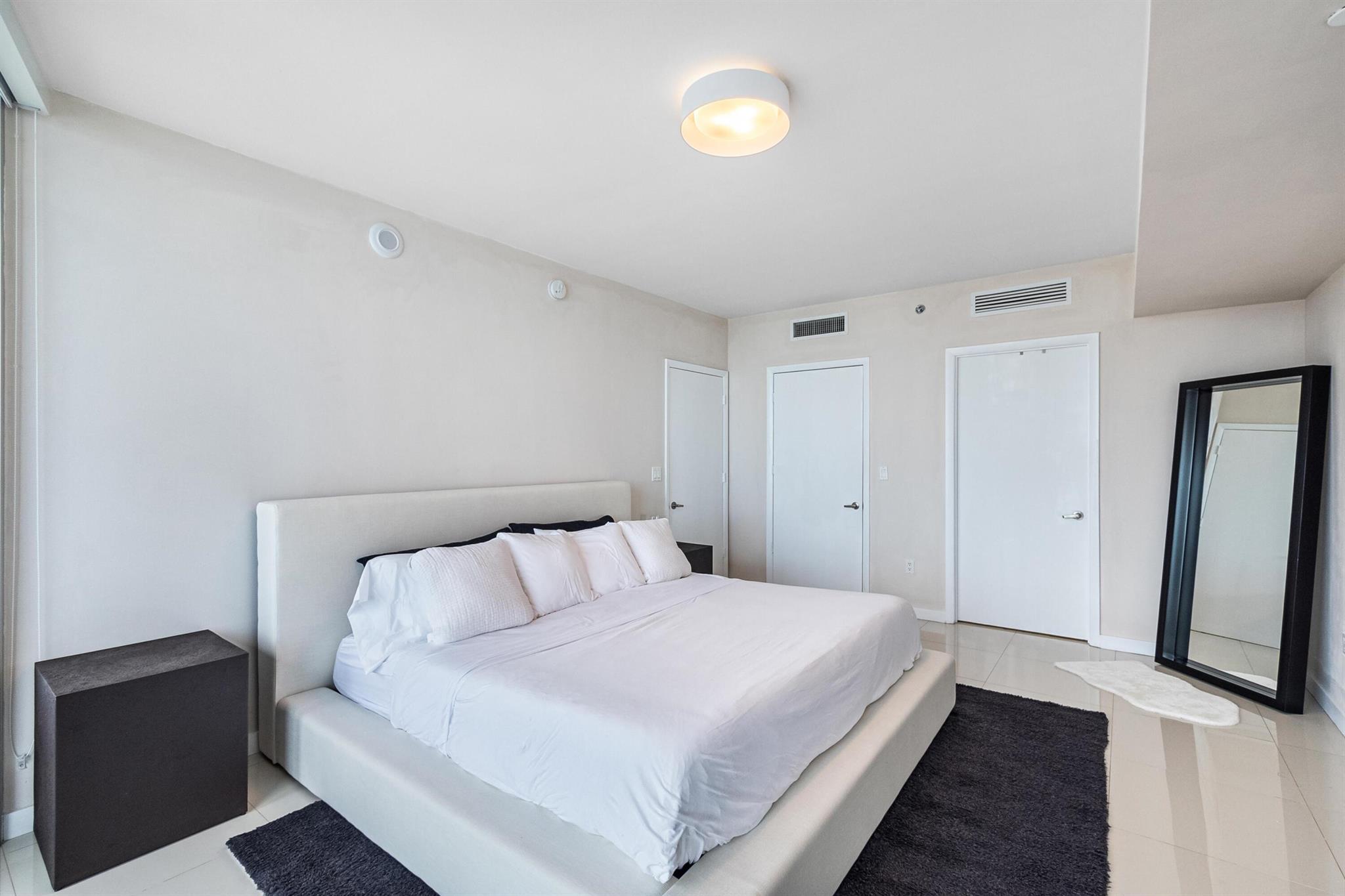 image ICON BRICKELL NO TWO17