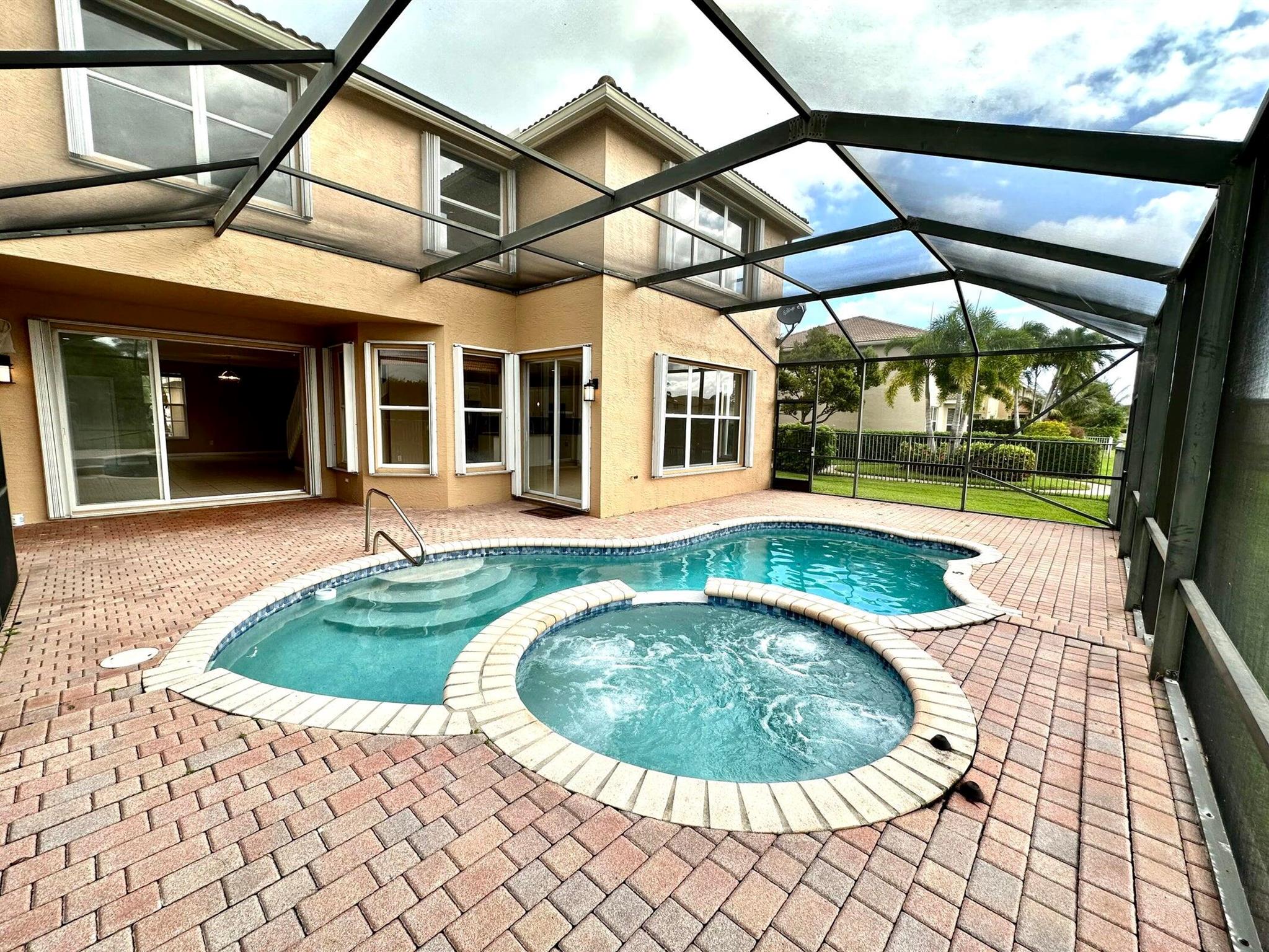 5024 Nautica Lk Cir