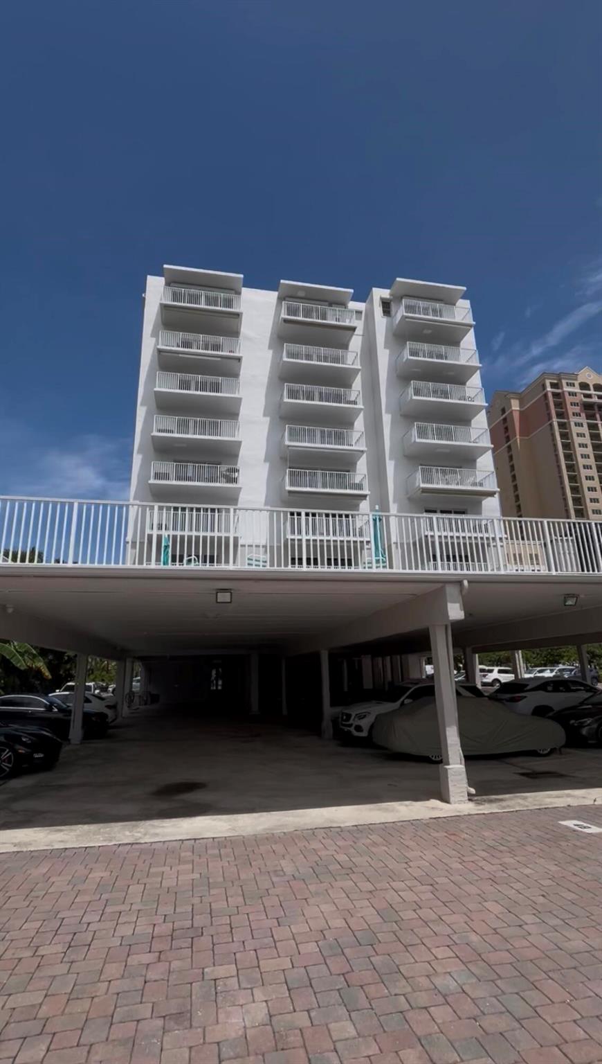 95 N Birch Rd #606