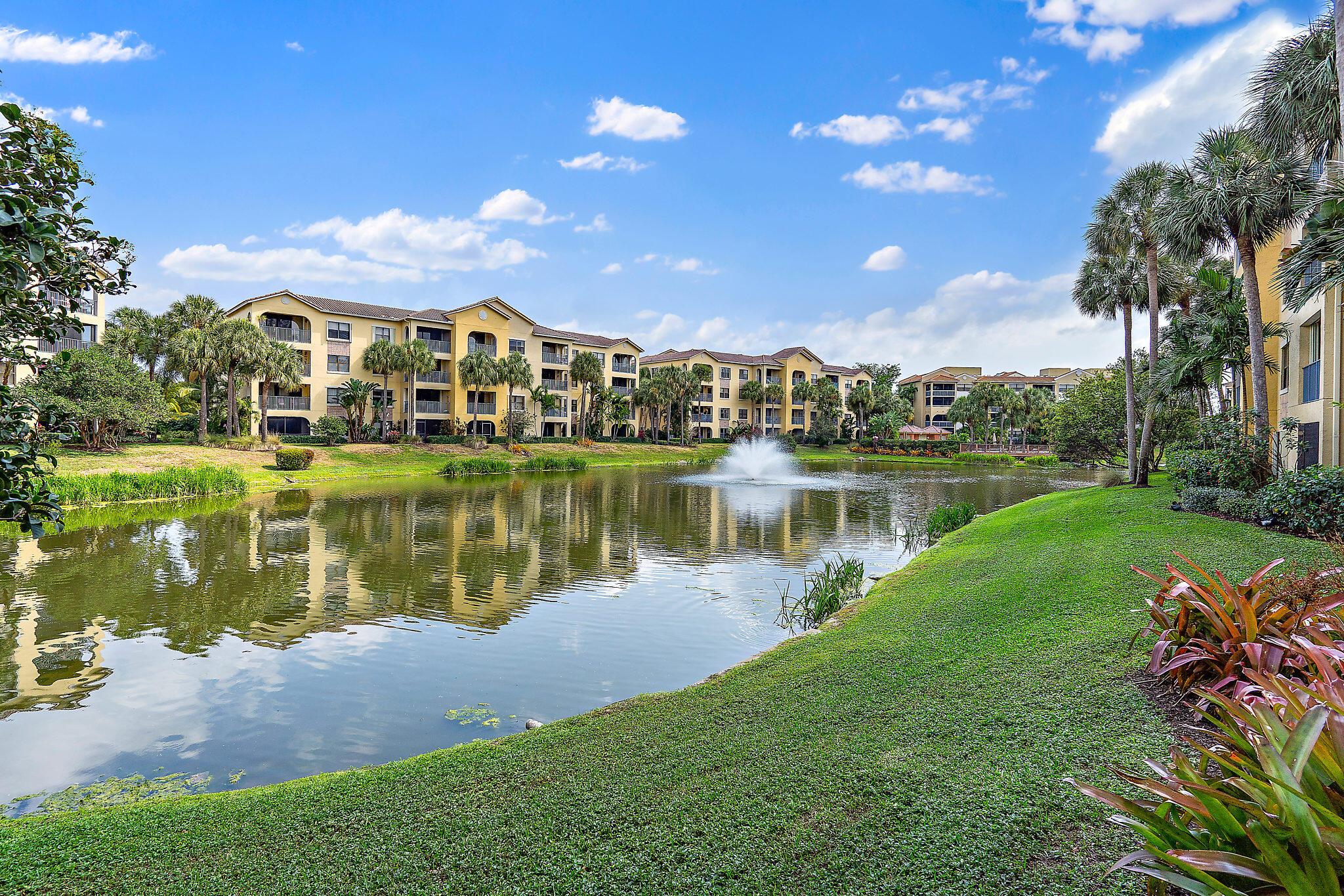 300 Uno Lago Dr #204