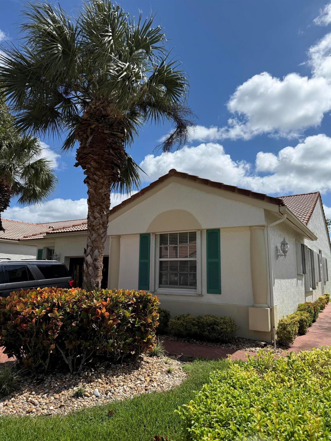6252 Heliconia Rd
