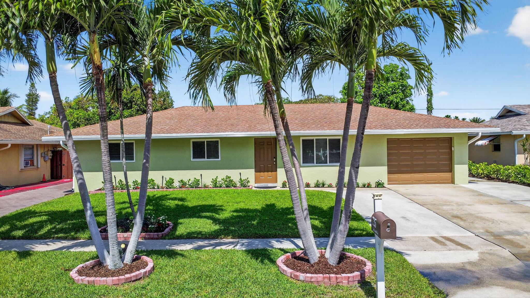 735 La Costa Way