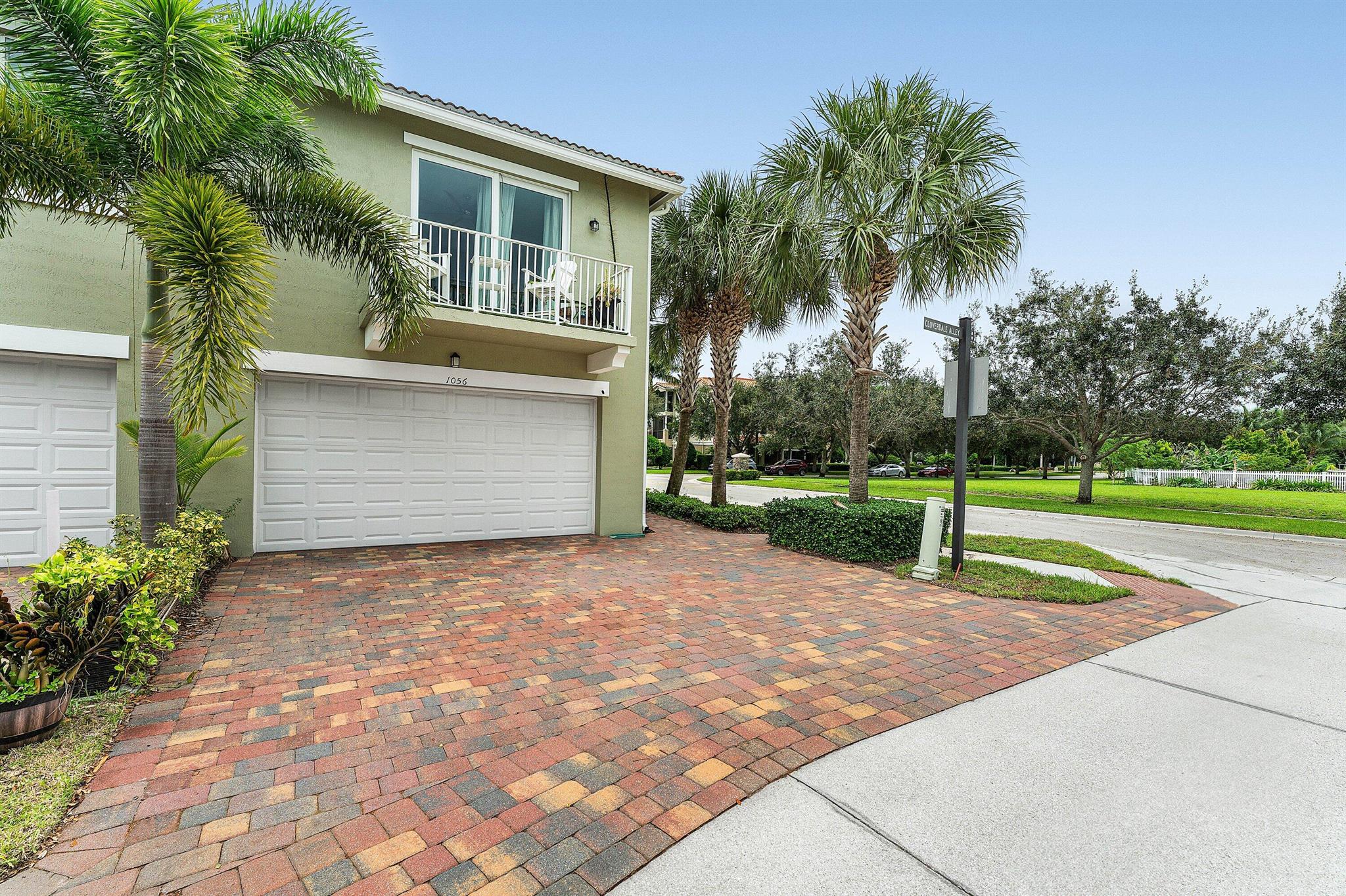 1056 Community Dr Jupiter, FL 33458