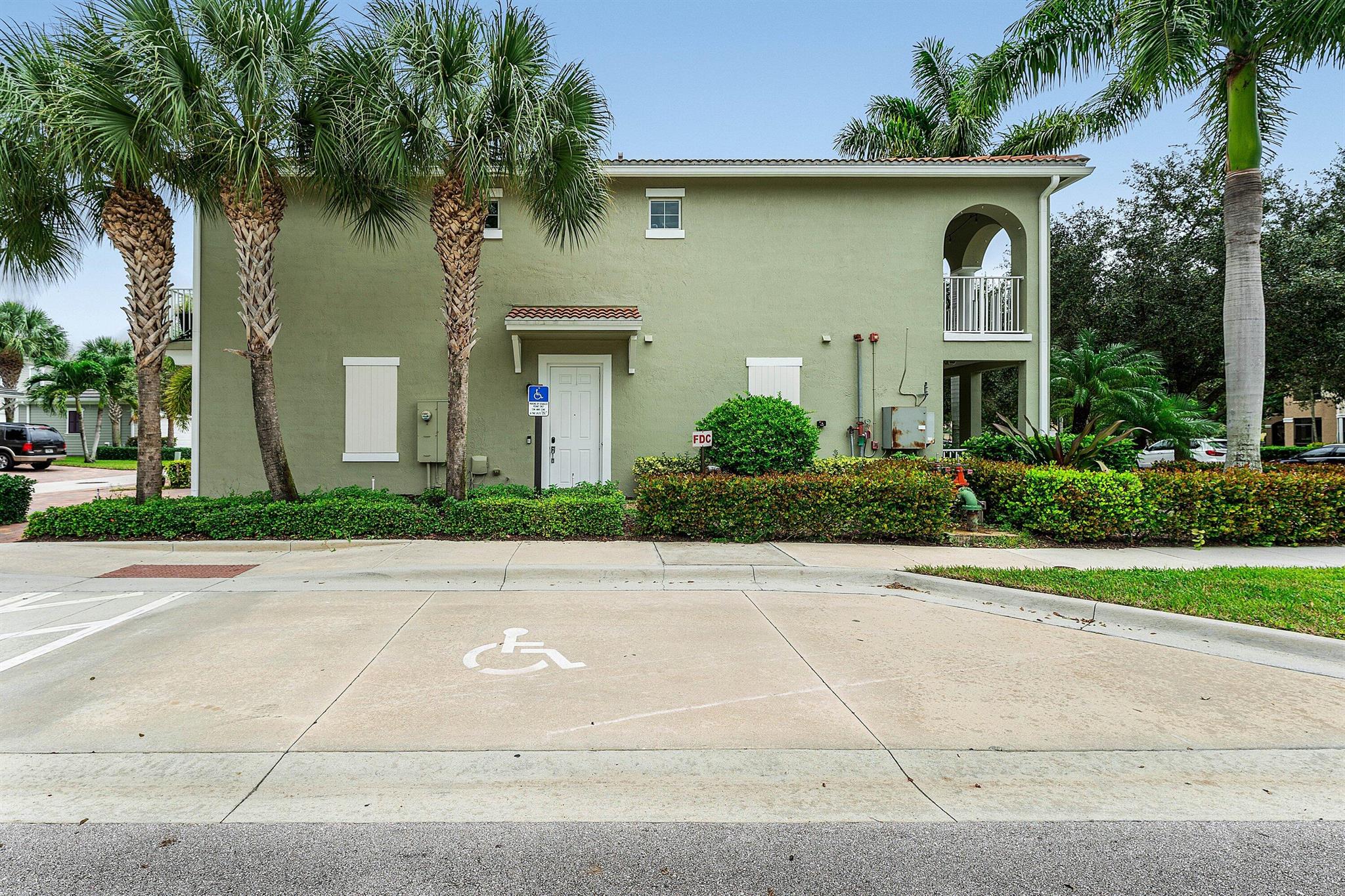 1056 Community Dr Jupiter, FL 33458