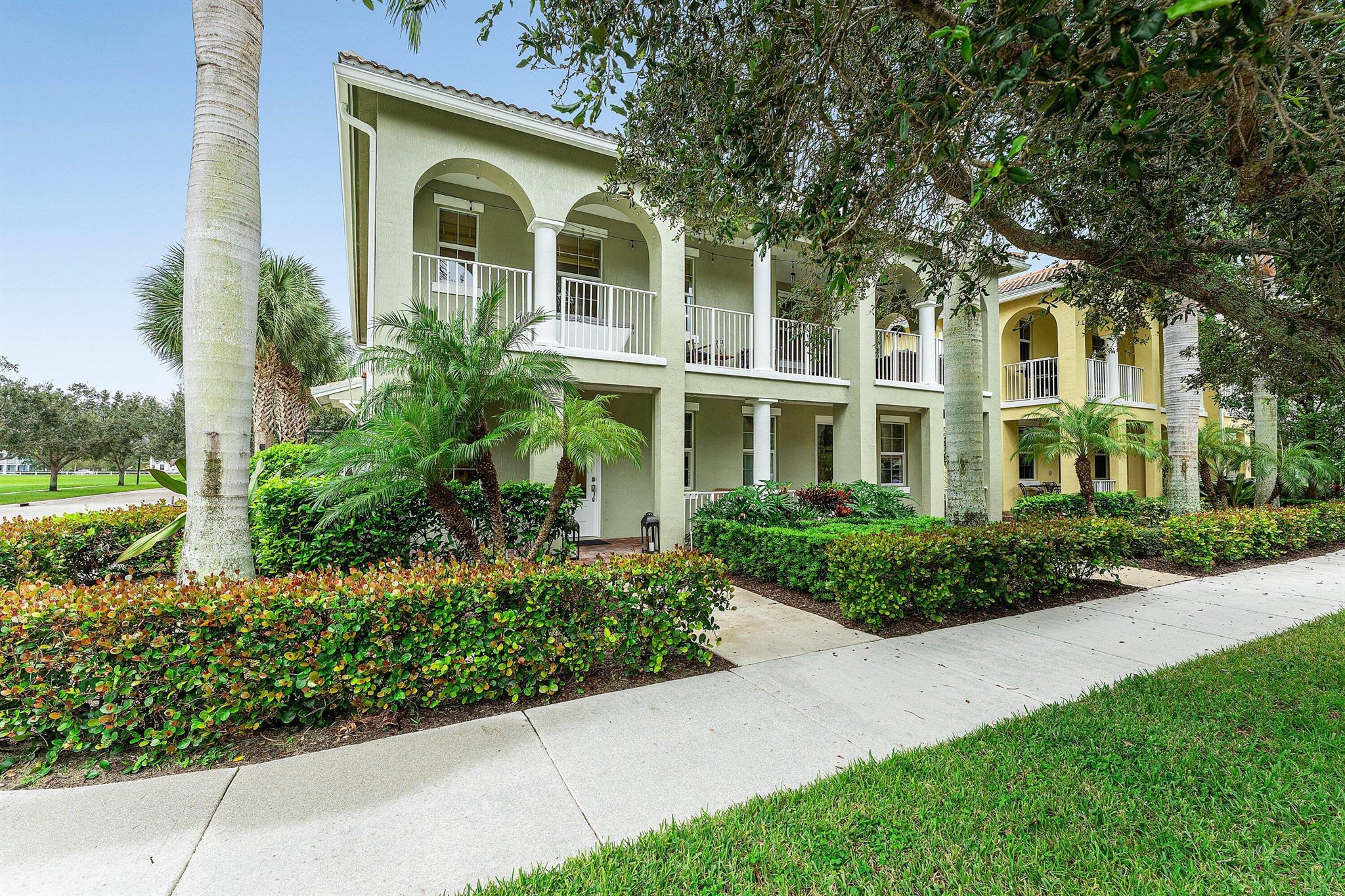 1056 Community Dr Jupiter, FL 33458