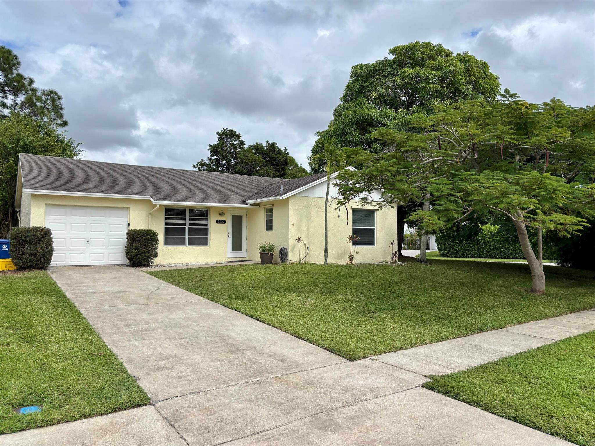 130 Lakeside Cir