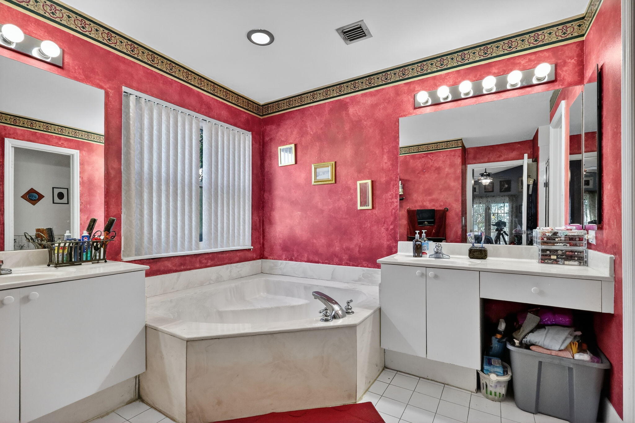 1238 NW 144th Ter Pembroke Pines, FL 33028