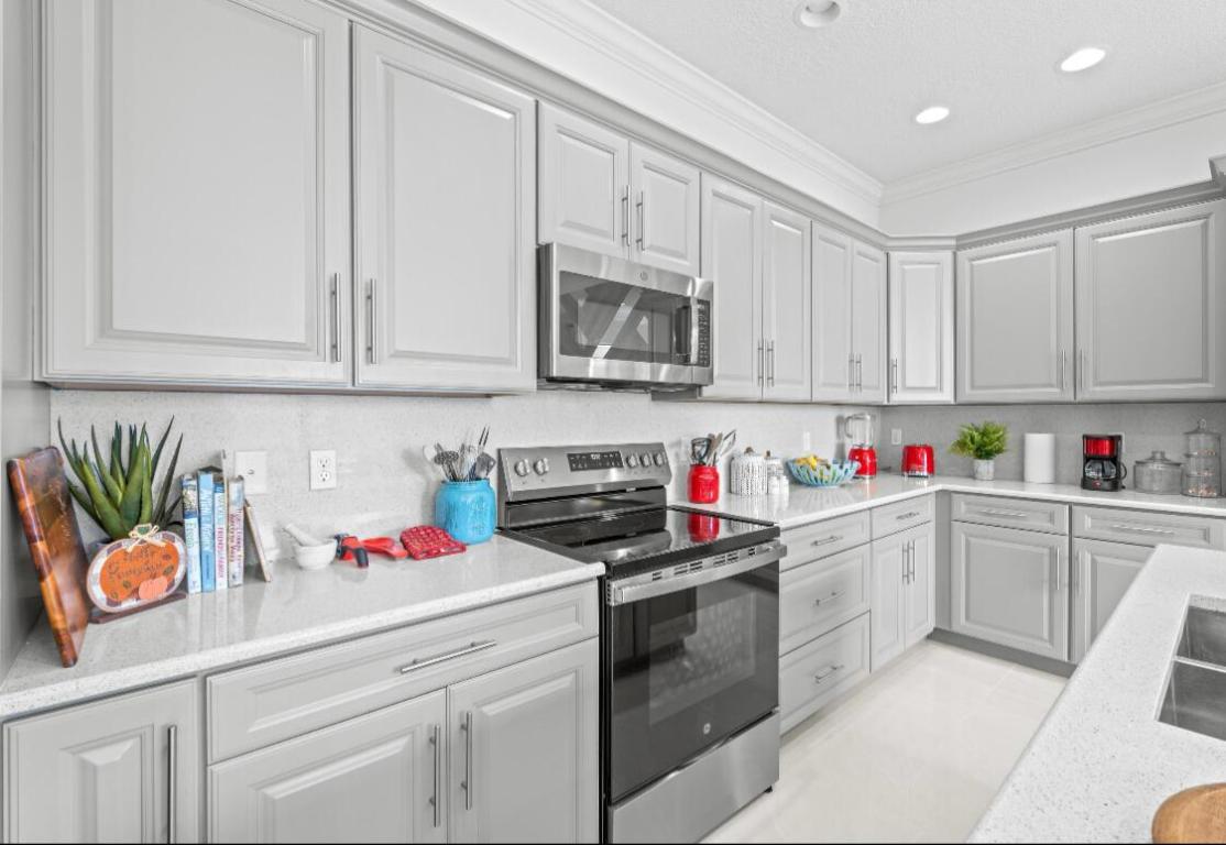 5556 Starfish Rd The Acreage, FL 33470