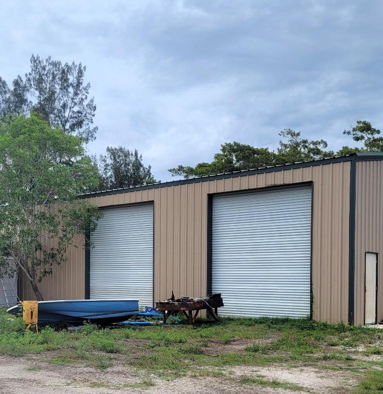 6390 SE Bridge Hobe Sound, FL 33455