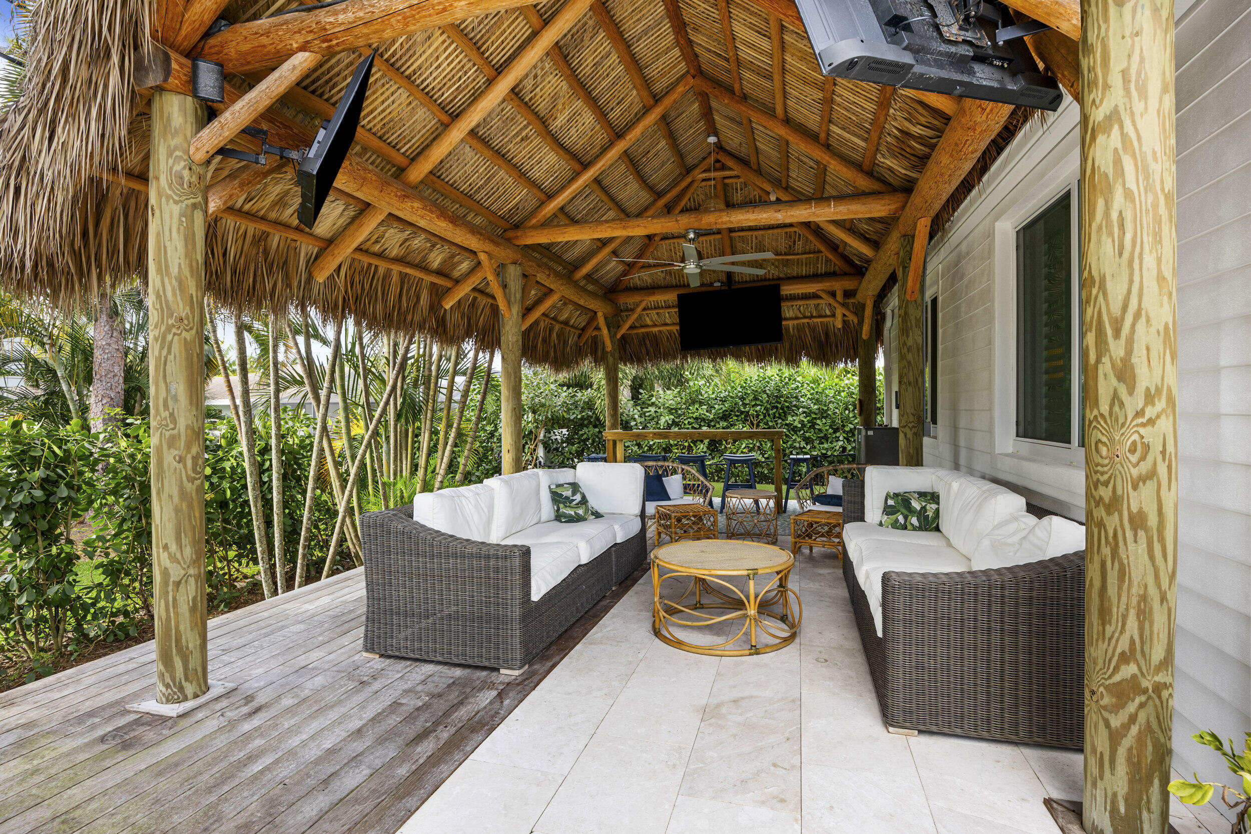 9806 SE Landing Tequesta, FL 33469