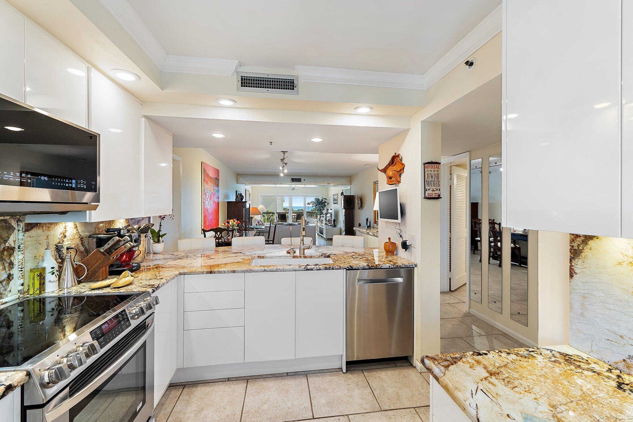 401 Ocean Blfs #402 Jupiter, FL 33477