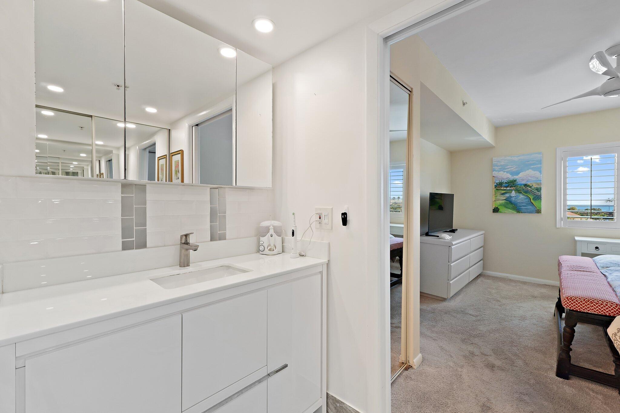 401 Ocean Blfs #402 Jupiter, FL 33477