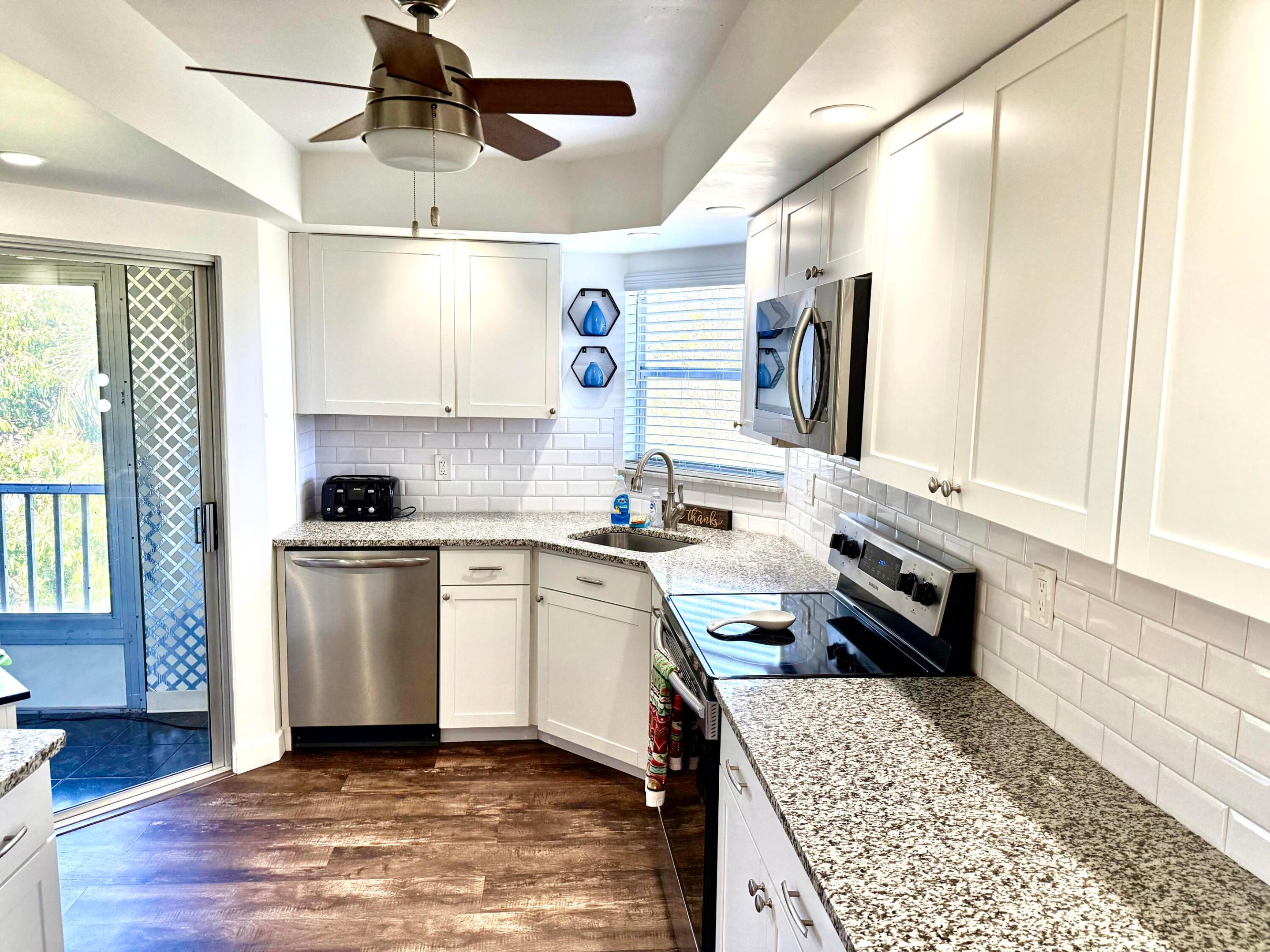 3524 Via Poinciana #505