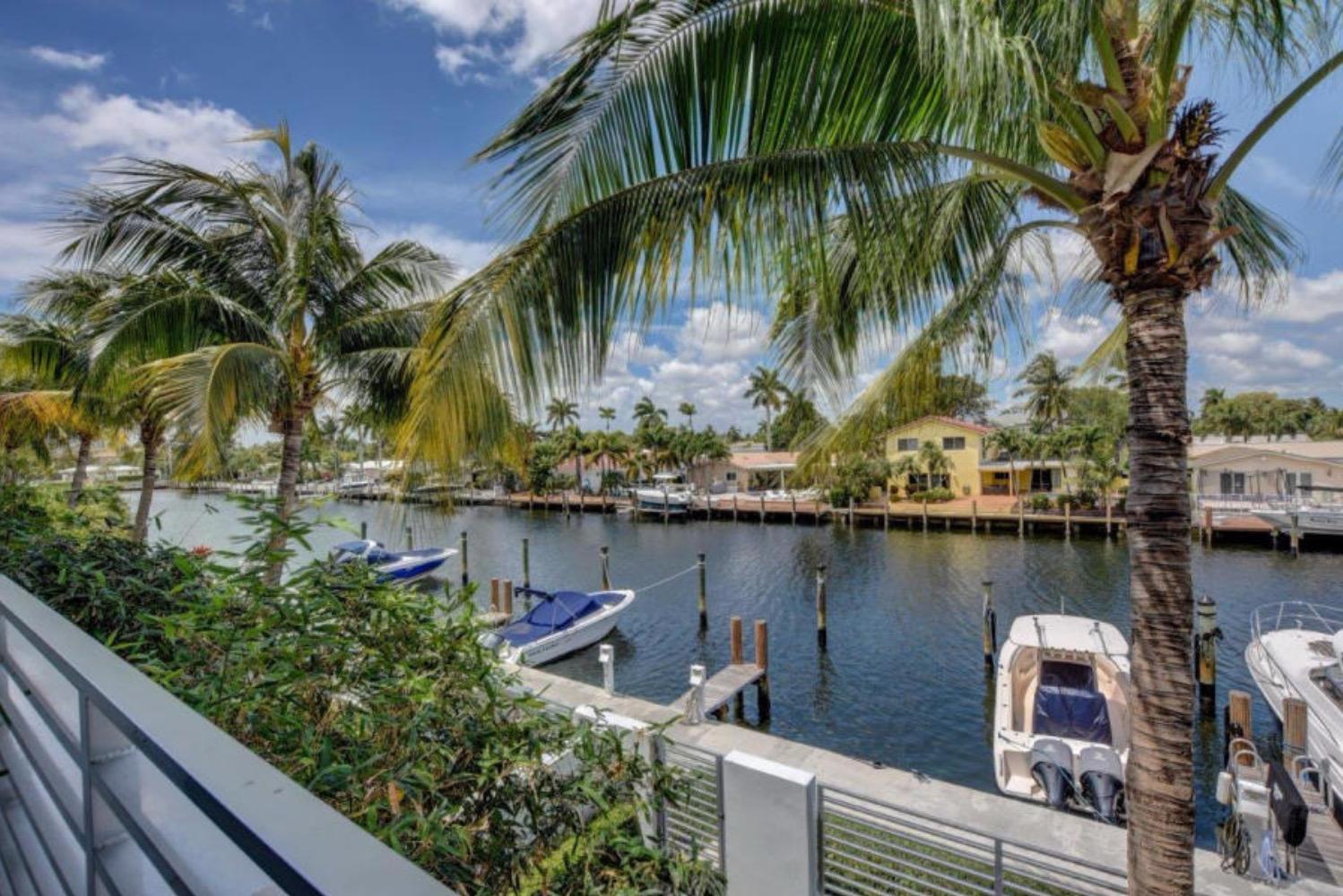 2743 NE 1st Pompano Beach, FL 33062