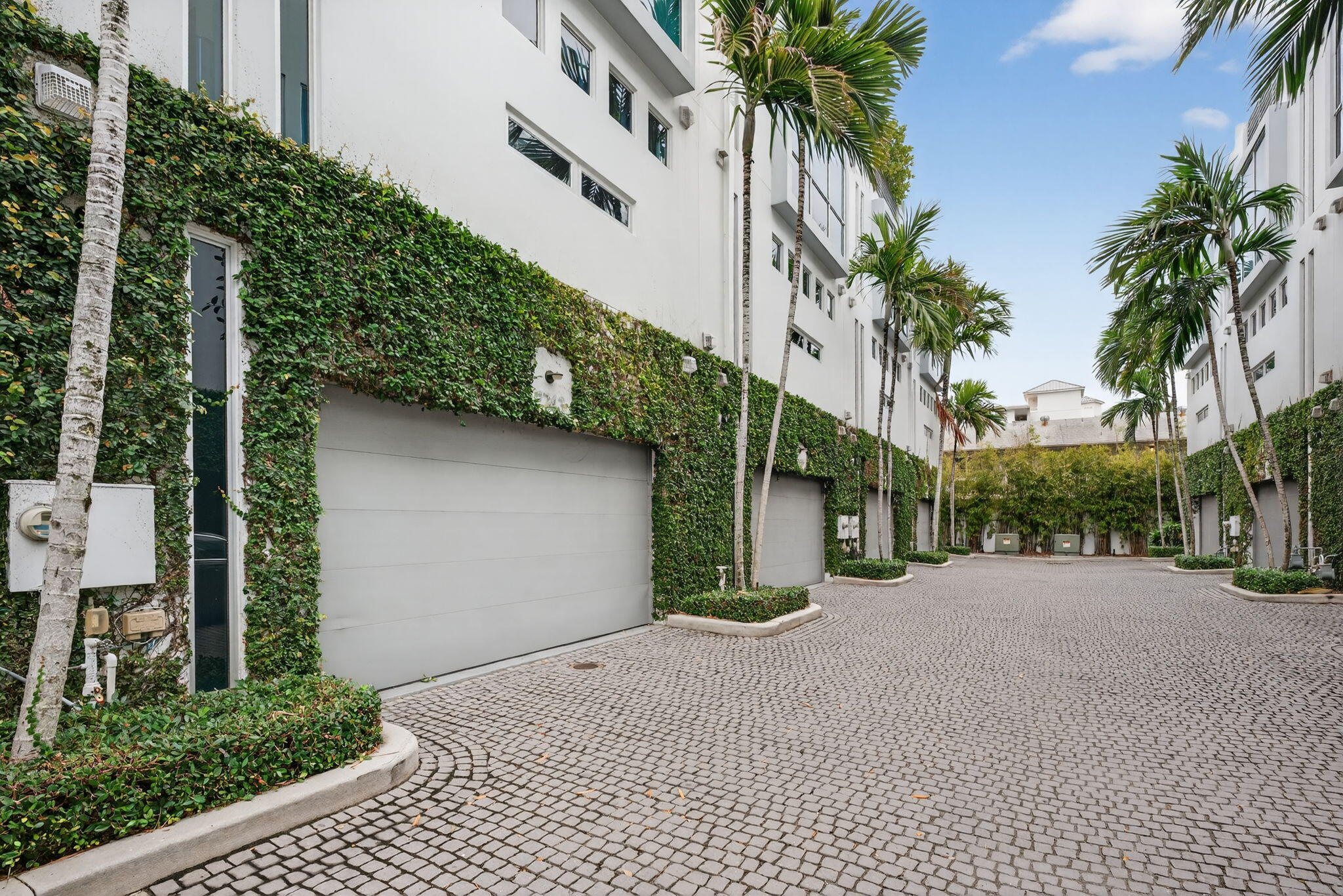 2743 NE 1st Pompano Beach, FL 33062