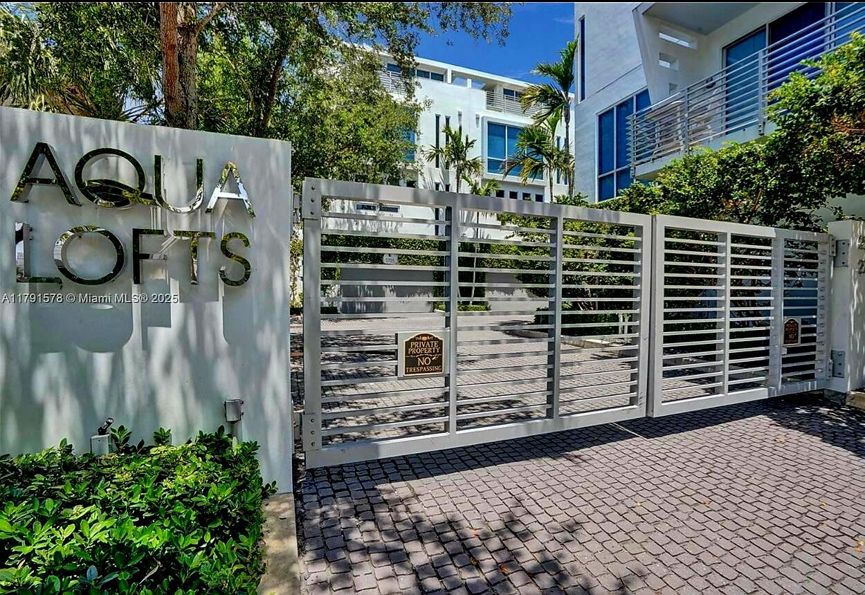 2743 NE 1st Pompano Beach, FL 33062