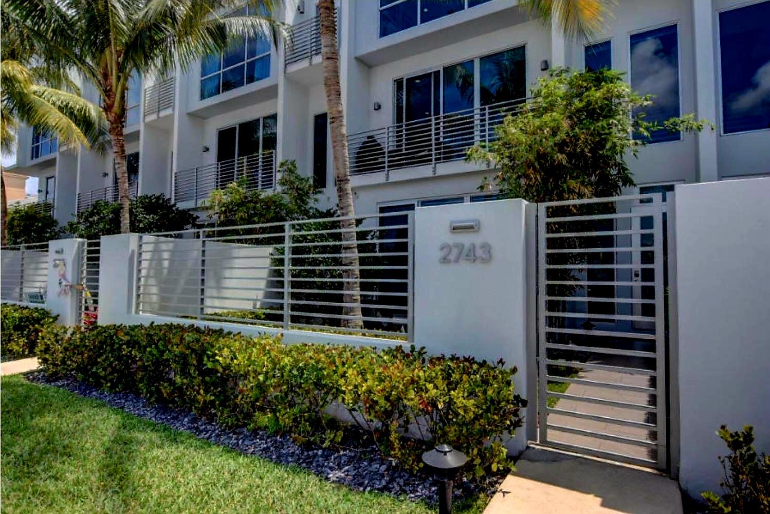 2743 NE 1st Pompano Beach, FL 33062