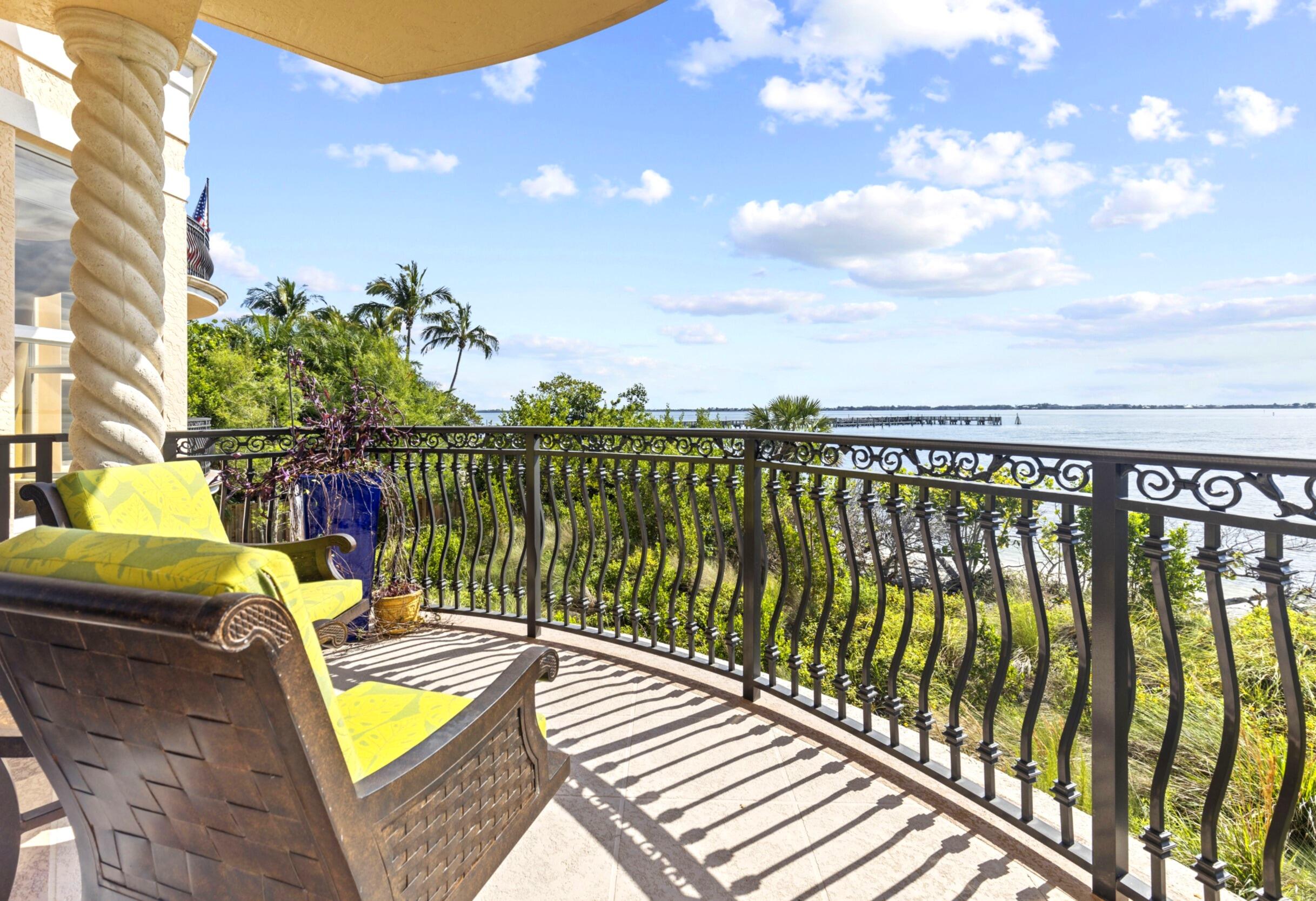 1533 NE Outrigger Landings #3-205