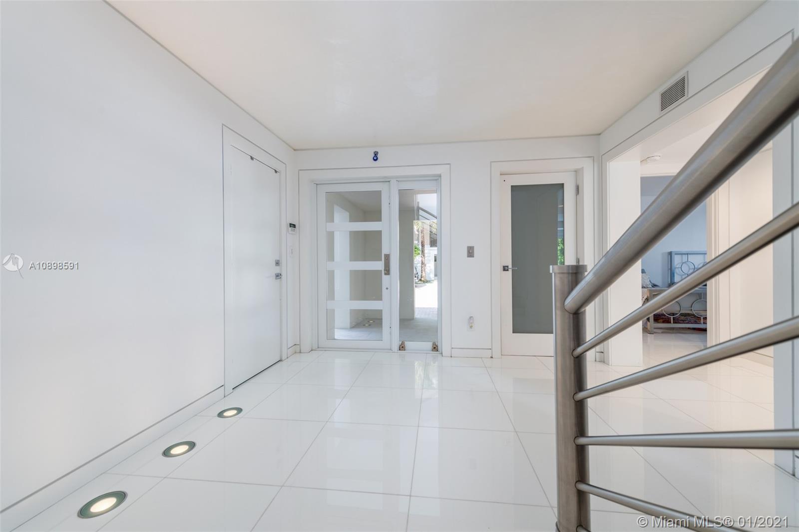 3521 Bayshore Villas Dr Coconut Grove, FL 33133