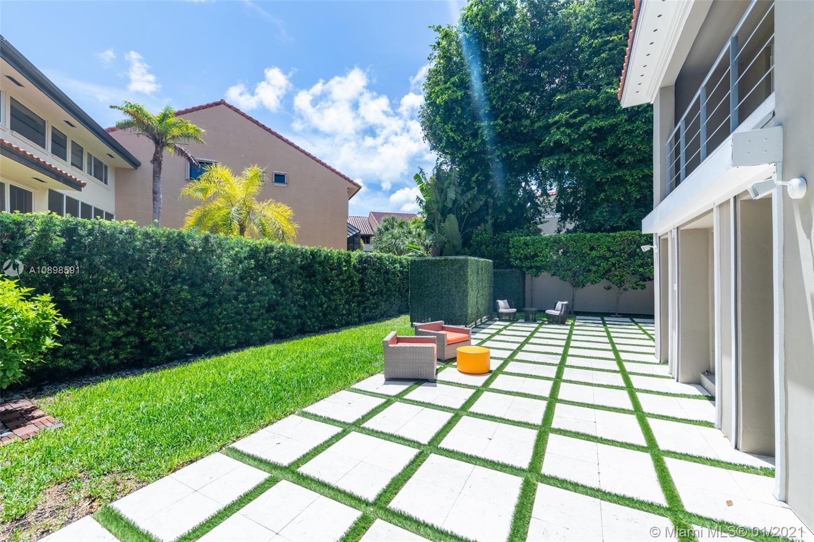 3521 Bayshore Villas Dr Coconut Grove, FL 33133