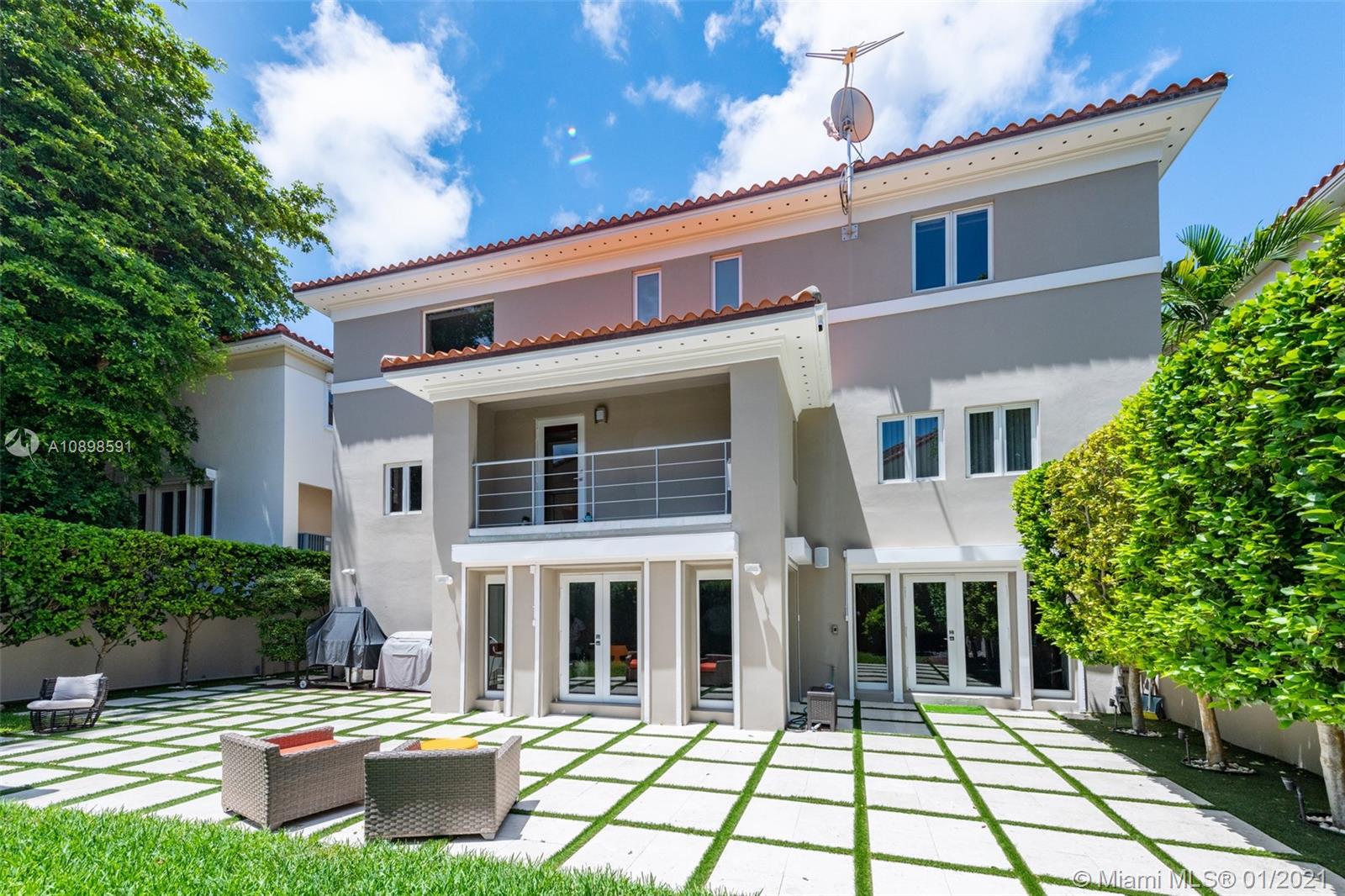 3521 Bayshore Villas Dr Coconut Grove, FL 33133