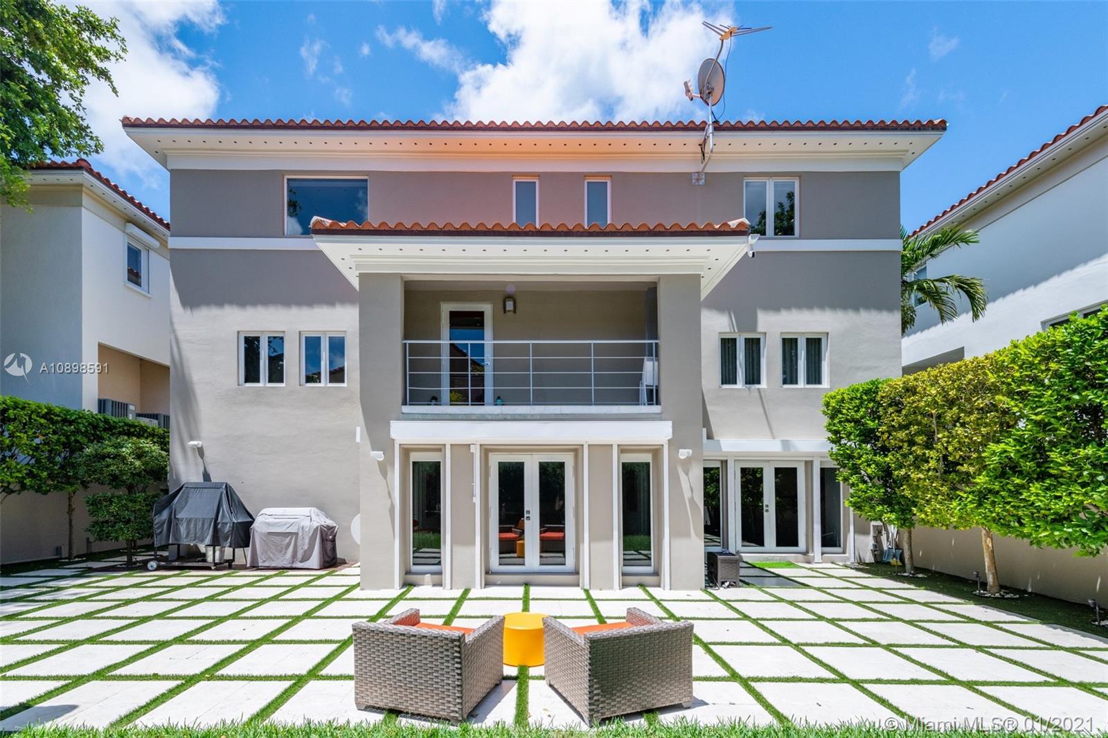 3521 Bayshore Villas Dr Coconut Grove, FL 33133