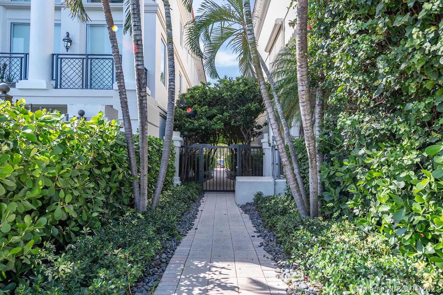 3521 Bayshore Villas Dr Coconut Grove, FL 33133