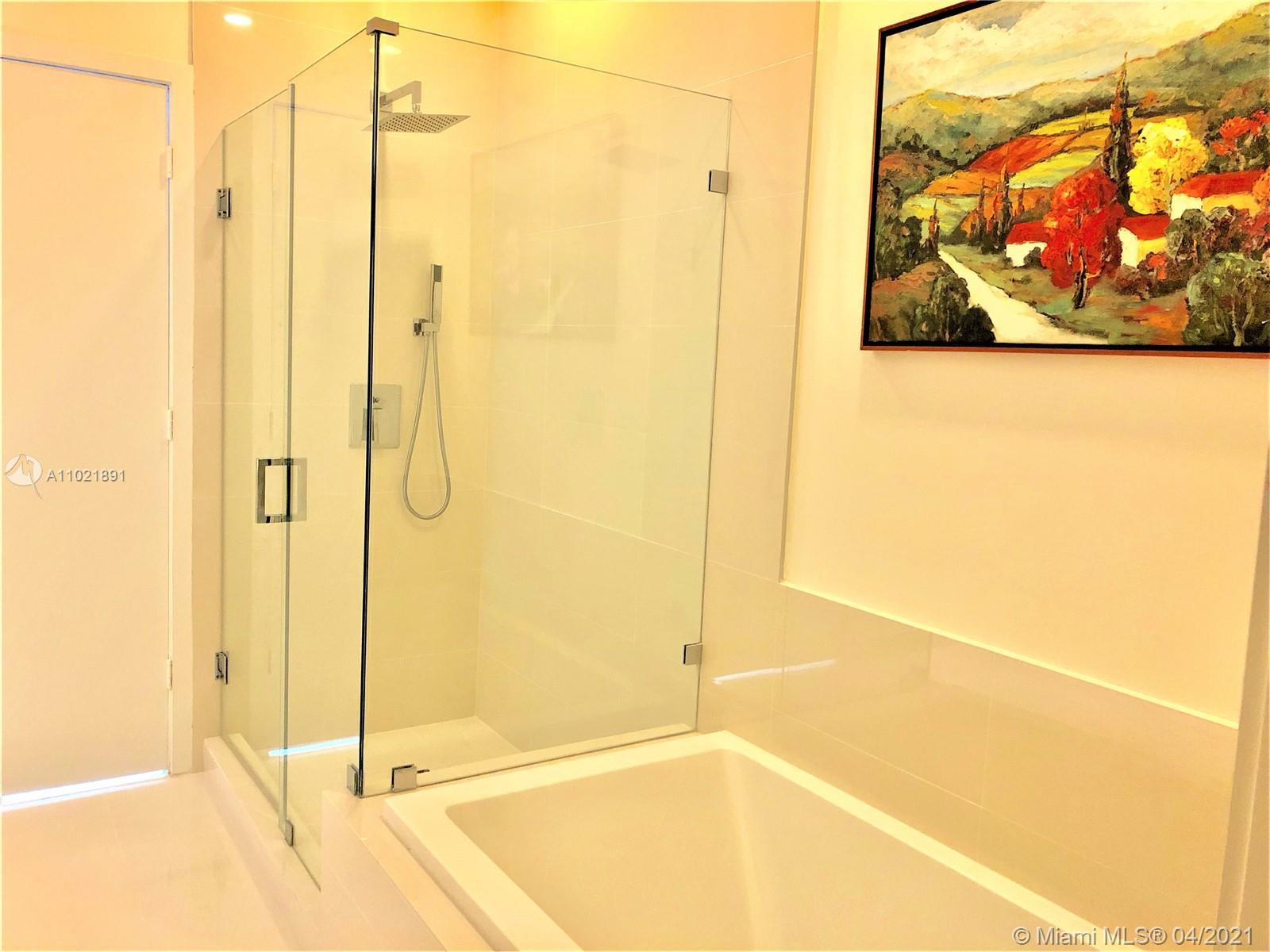 45 SW 9th Street #LPH 4609 Miami, FL 33130