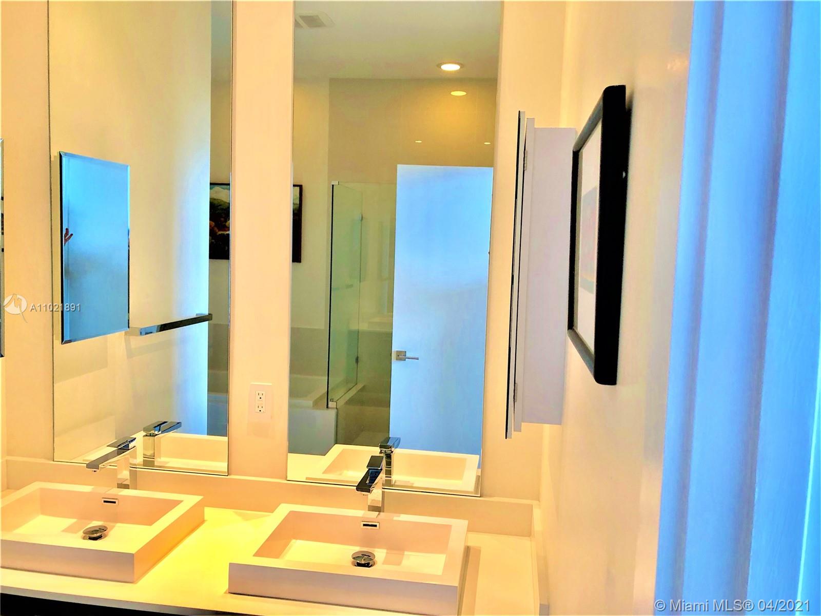 45 SW 9th Street #LPH 4609 Miami, FL 33130