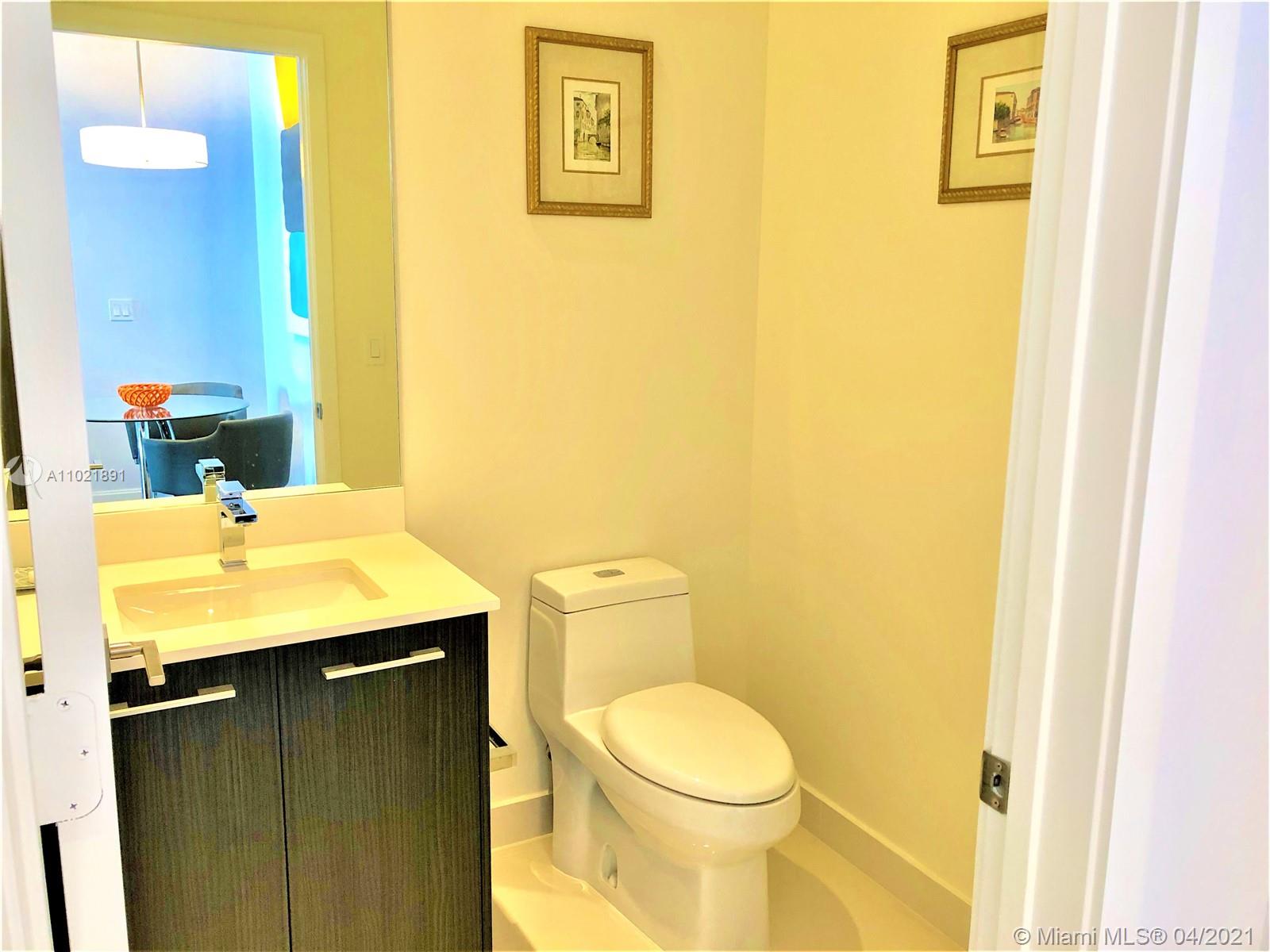 45 SW 9th Street #LPH 4609 Miami, FL 33130