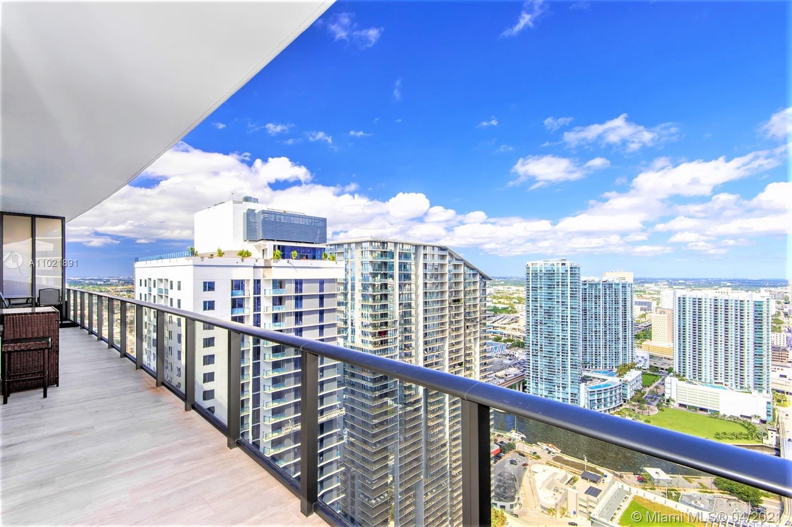 45 SW 9th Street #LPH 4609 Miami, FL 33130