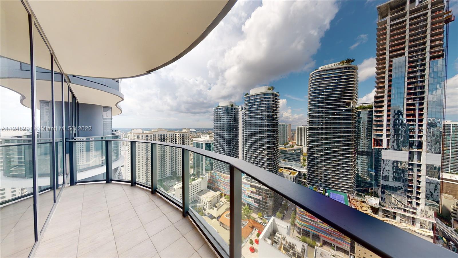 1000 Brickell Plz #3915