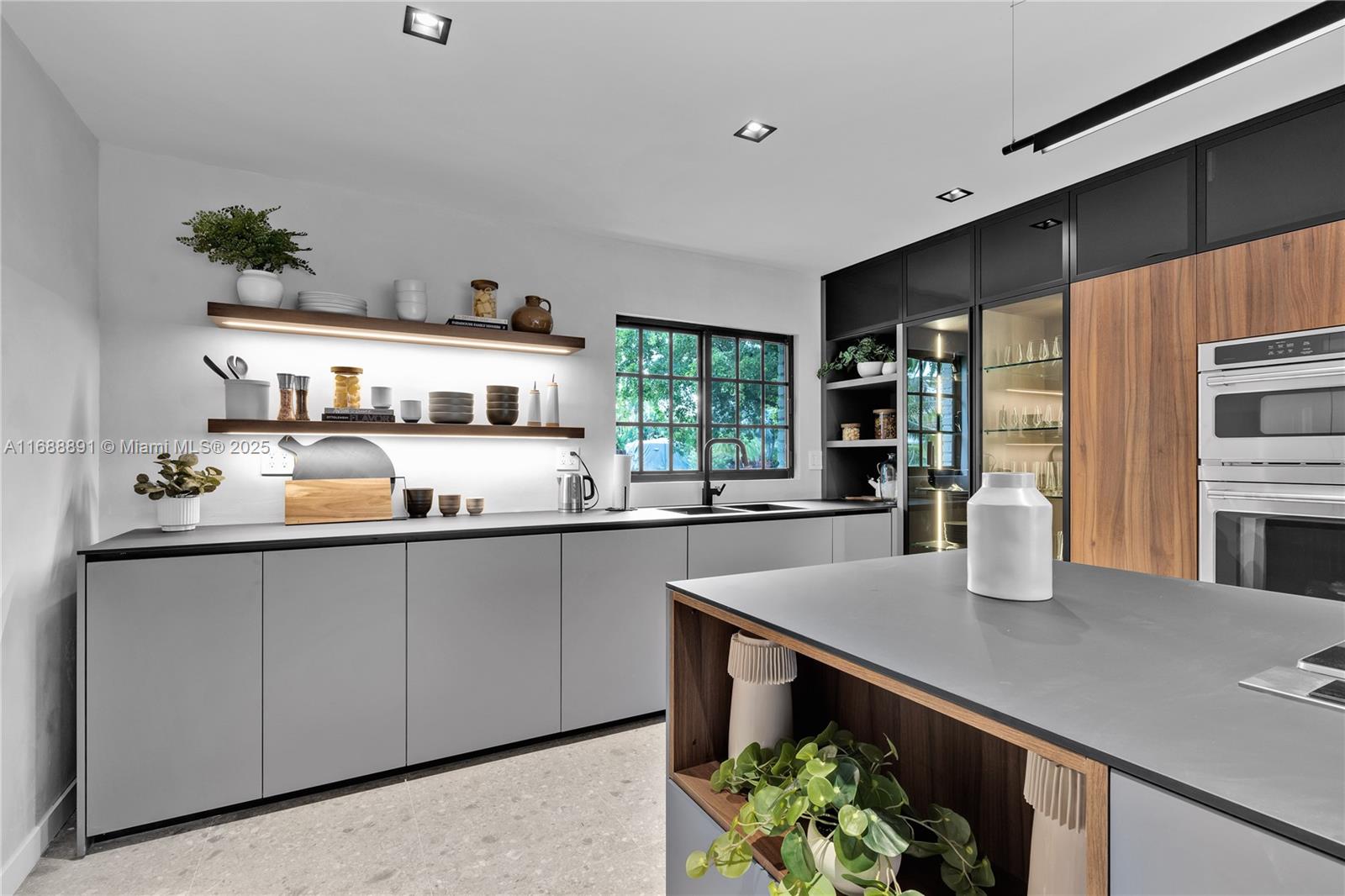 2500 Bayview Dr Fort Lauderdale, FL 33305