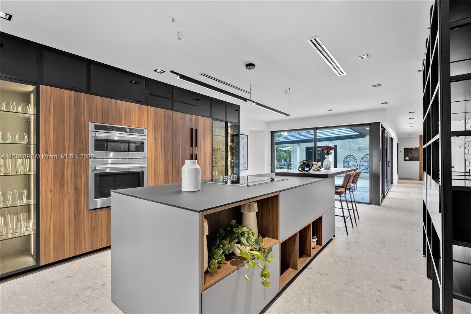 2500 Bayview Dr Fort Lauderdale, FL 33305