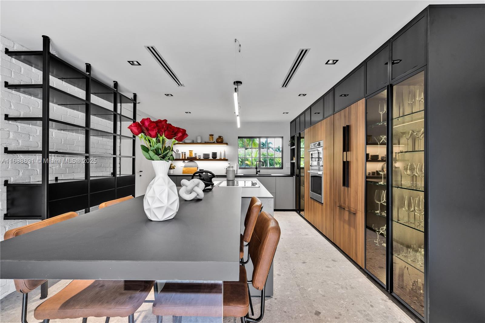 2500 Bayview Dr Fort Lauderdale, FL 33305