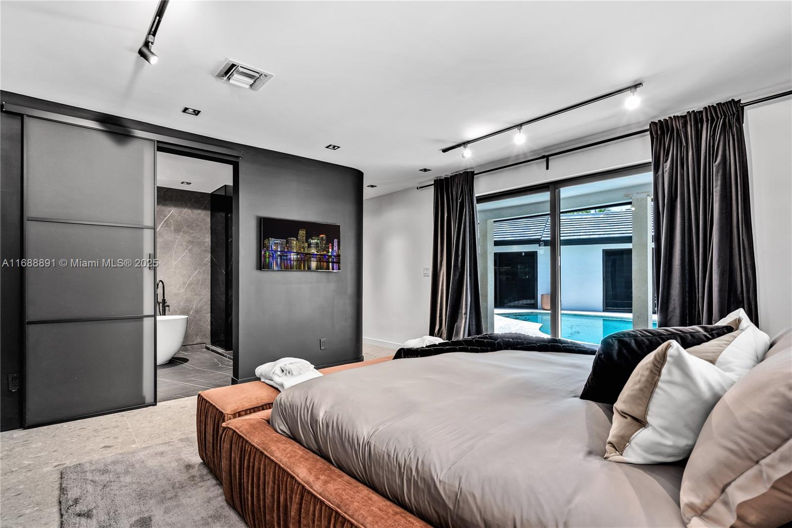 2500 Bayview Dr Fort Lauderdale, FL 33305