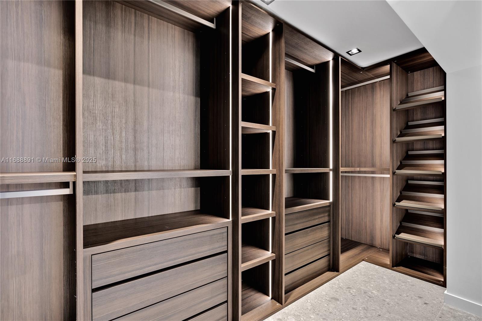 2500 Bayview Dr Fort Lauderdale, FL 33305