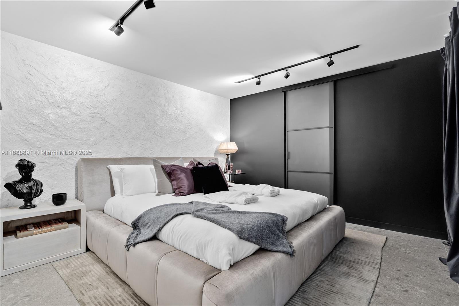 2500 Bayview Dr Fort Lauderdale, FL 33305